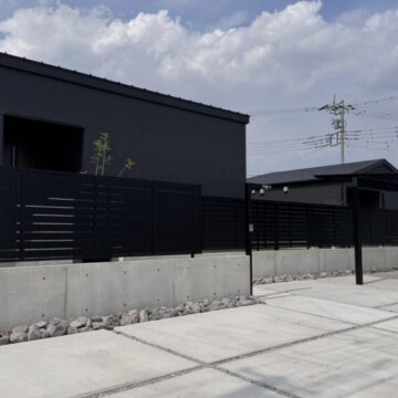 伊勢崎　群馬　外構　シンプルモダン　駐車場